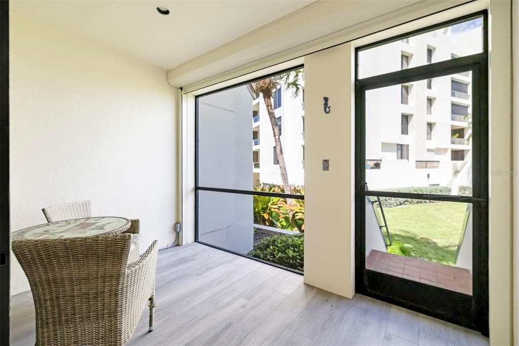 1920 HARBOURSIDE DRIVE 1003 photo 22