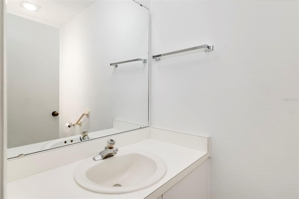 1920 HARBOURSIDE DRIVE 1003 photo 5