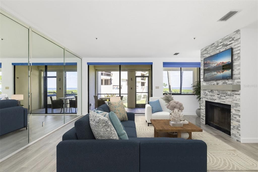1920 HARBOURSIDE DRIVE 1003 photo 14