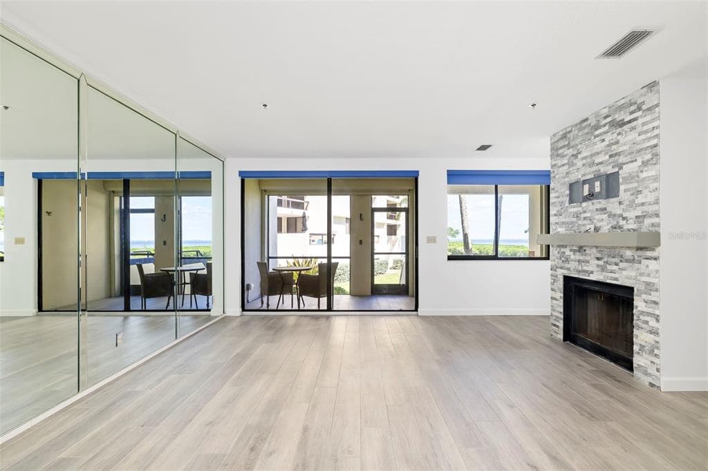 1920 HARBOURSIDE DRIVE 1003 photo 18