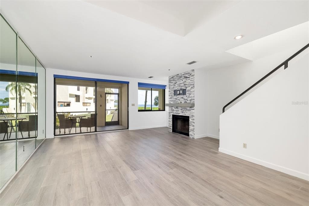 1920 HARBOURSIDE DRIVE 1003 photo 19