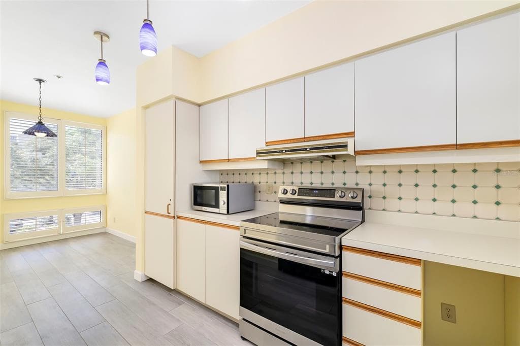 1920 HARBOURSIDE DRIVE 1003 photo 8