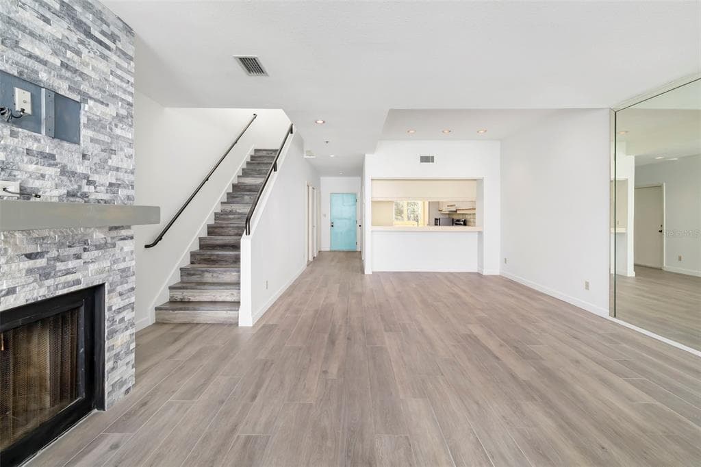 1920 HARBOURSIDE DRIVE 1003 photo 25
