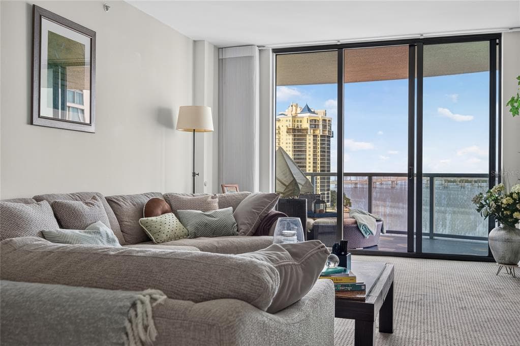 3000 OASIS GRAND BOULEVARD 1007 photo 6