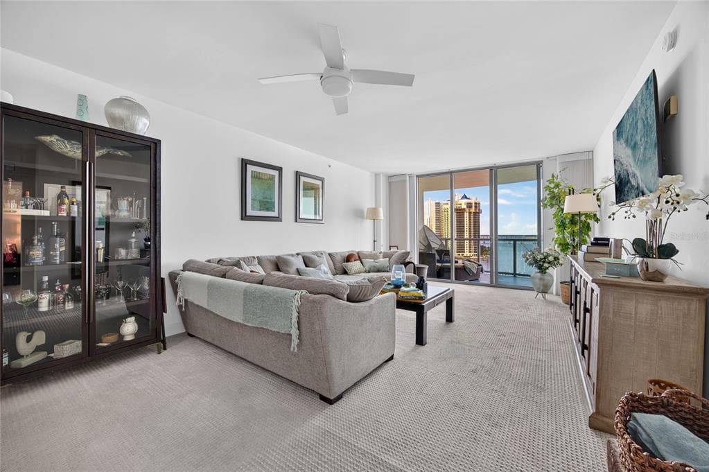3000 OASIS GRAND BOULEVARD 1007 photo 5