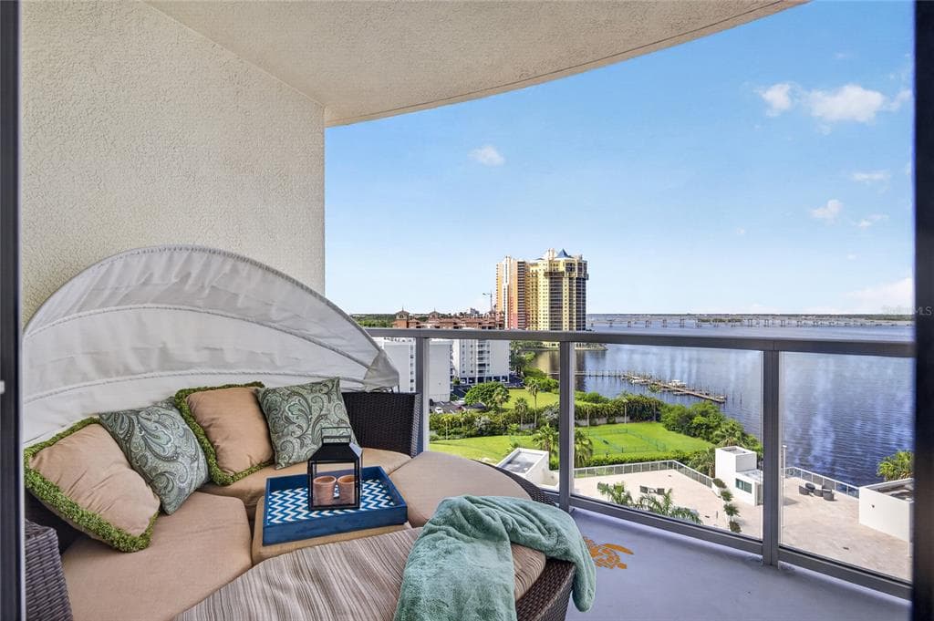 3000 OASIS GRAND BOULEVARD 1007 photo 10