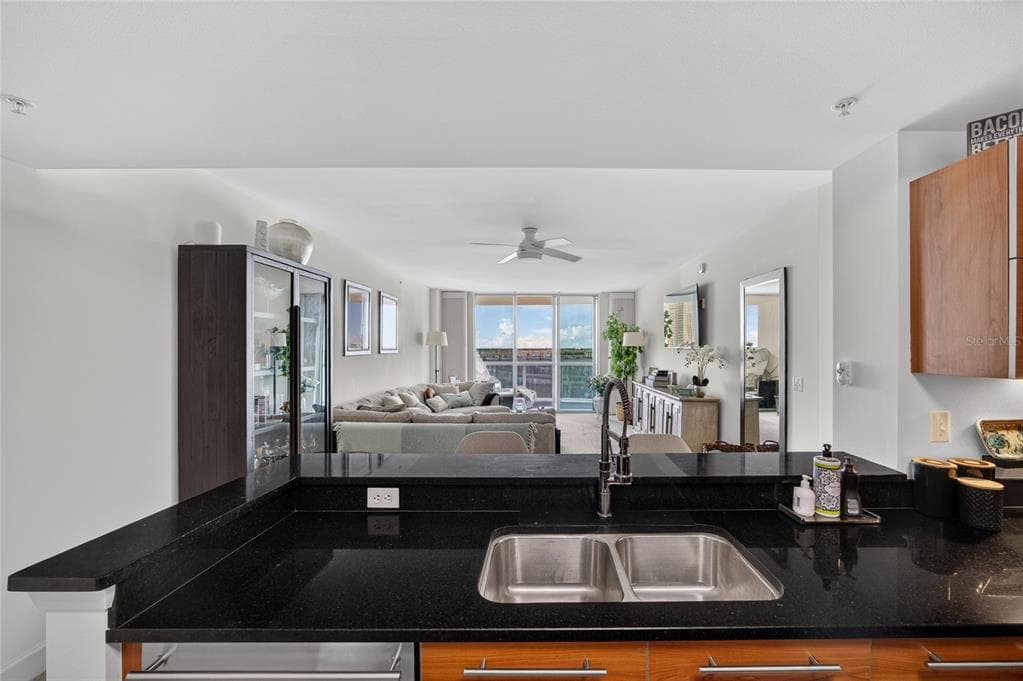 3000 OASIS GRAND BOULEVARD 1007 photo 18