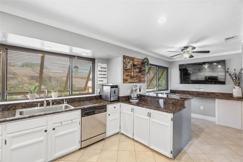 13956 LAKE POINT DRIVE photo 24