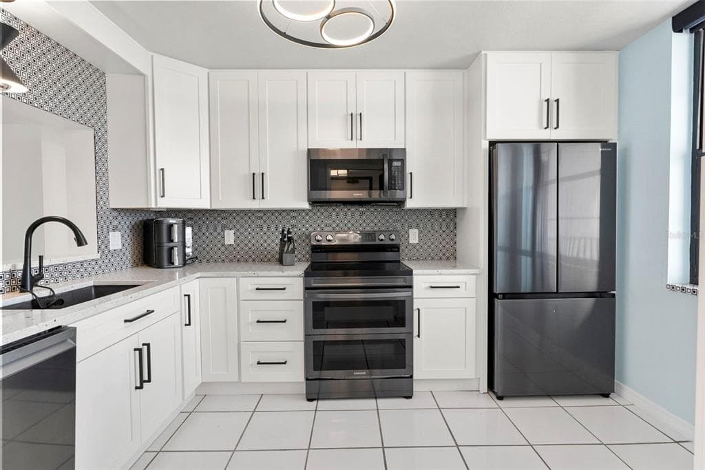 7300 SUN ISLAND DRIVE S 1104 photo 9