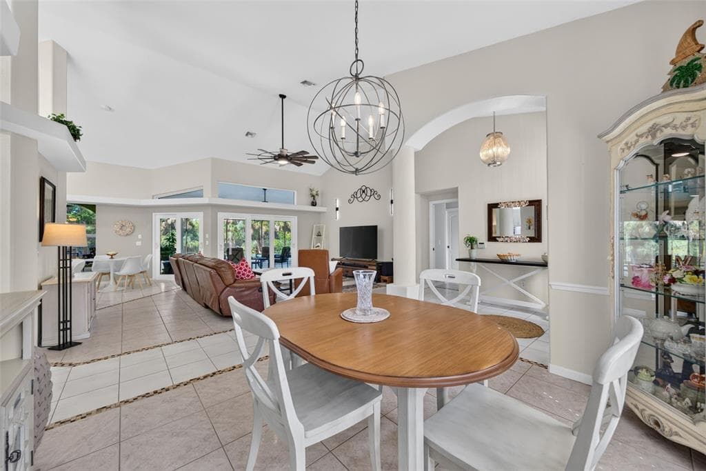 150 N OXFORD DRIVE photo 13
