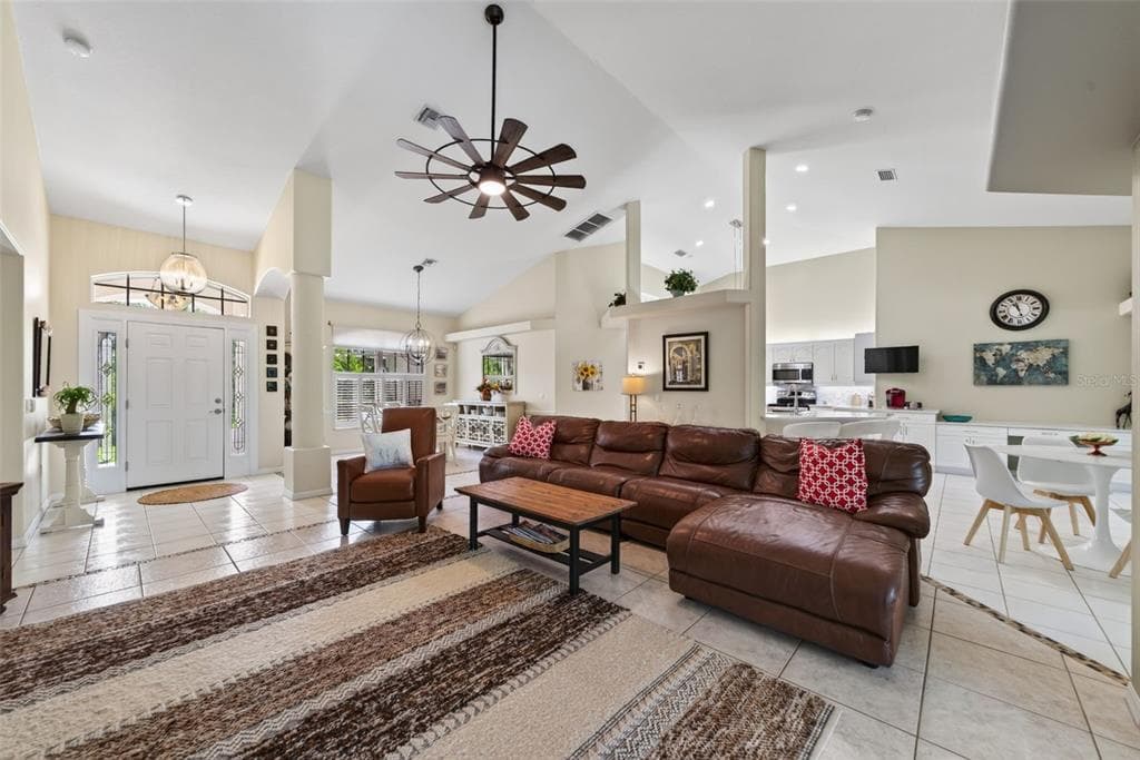 150 N OXFORD DRIVE photo 17