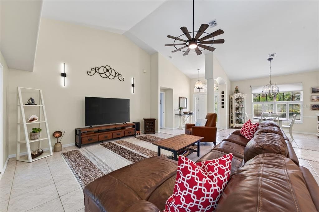 150 N OXFORD DRIVE photo 16