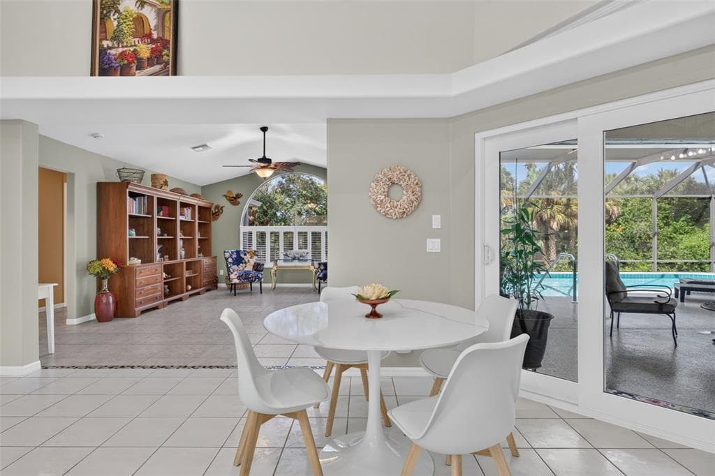 150 N OXFORD DRIVE photo 20