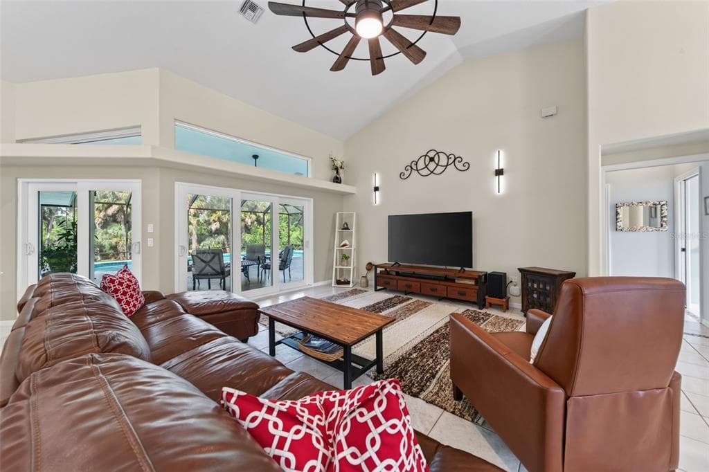 150 N OXFORD DRIVE photo 14