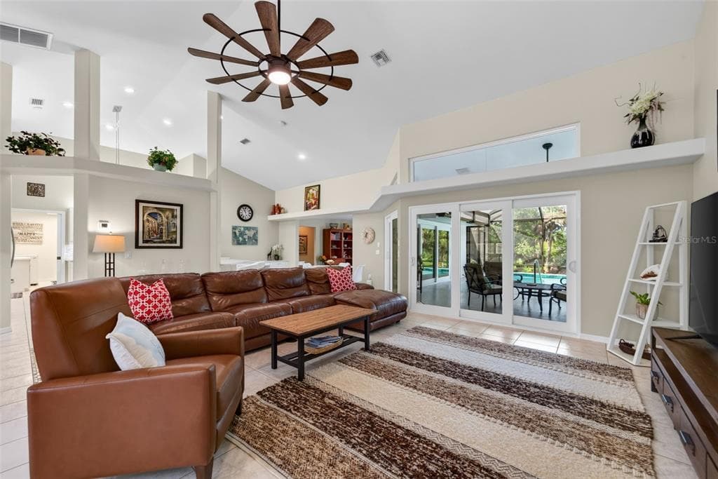 150 N OXFORD DRIVE photo 18
