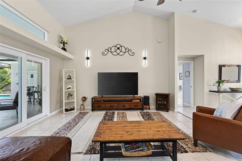 150 N OXFORD DRIVE photo 15