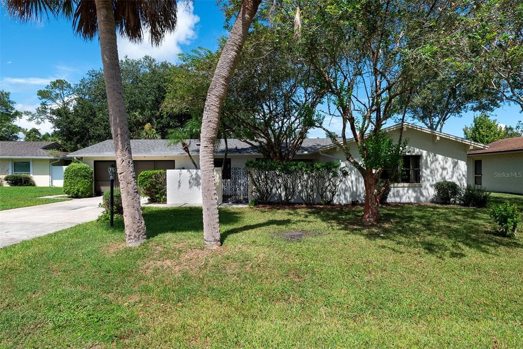 83 FARRAGUT DRIVE photo 2