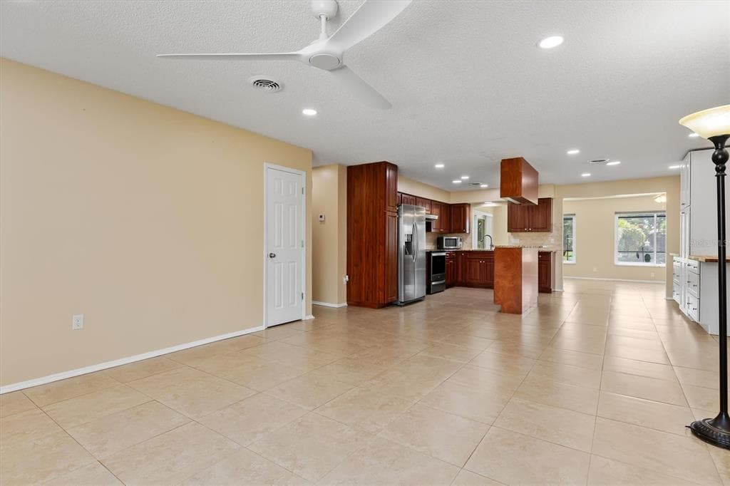 162 ANNAPOLIS LANE photo 6
