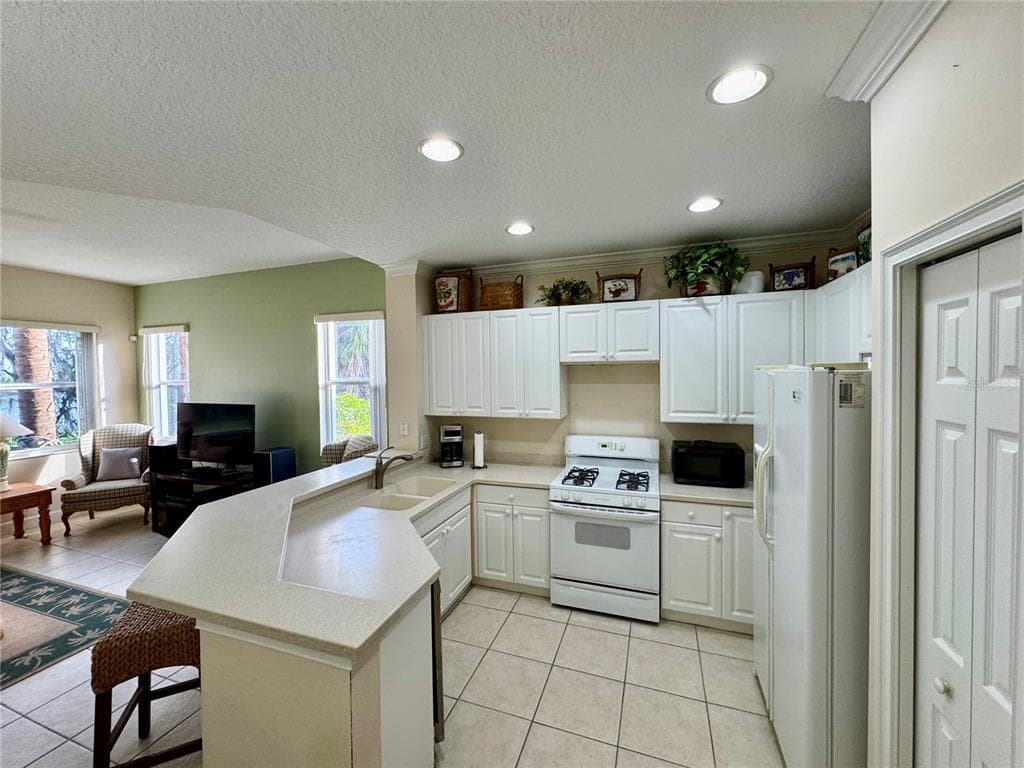 9411 DISCOVERY TERRACE 102B photo 17
