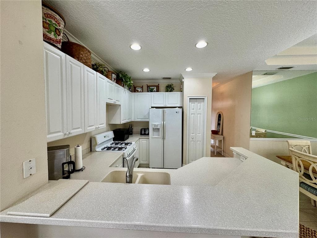9411 DISCOVERY TERRACE 102B photo 16