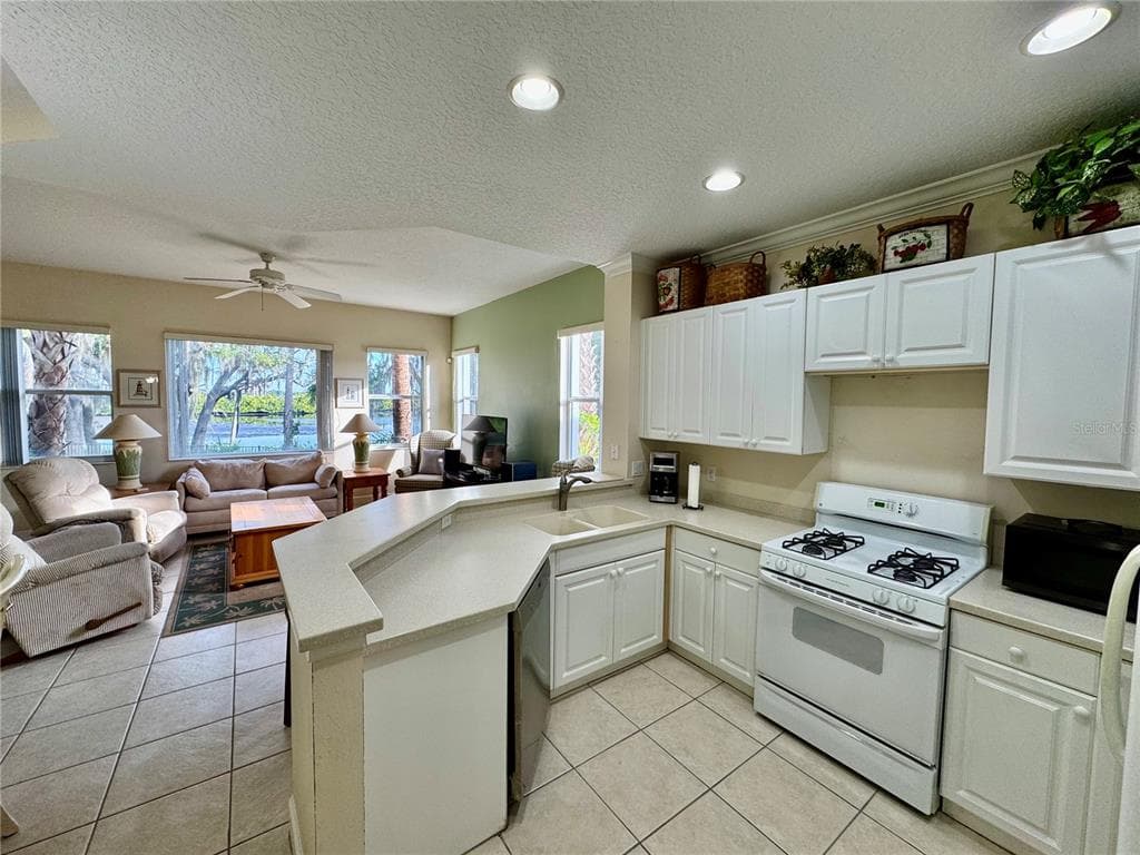 9411 DISCOVERY TERRACE 102B photo 18