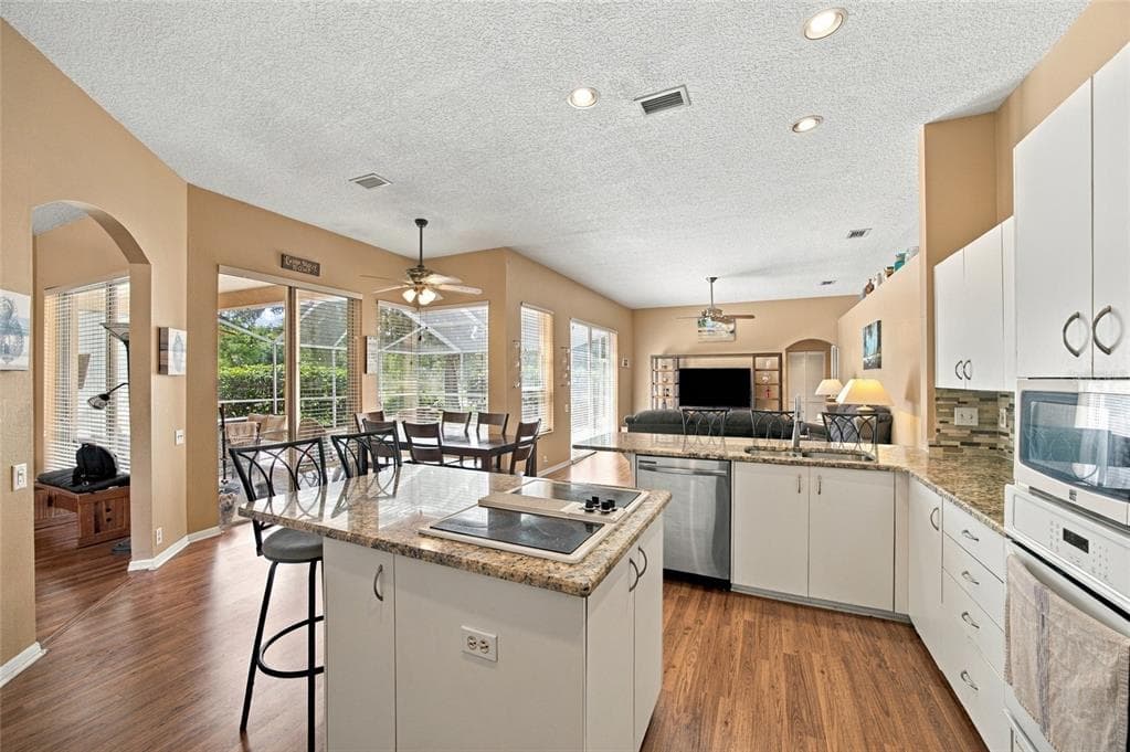 878 CENTERWOOD DRIVE photo 4