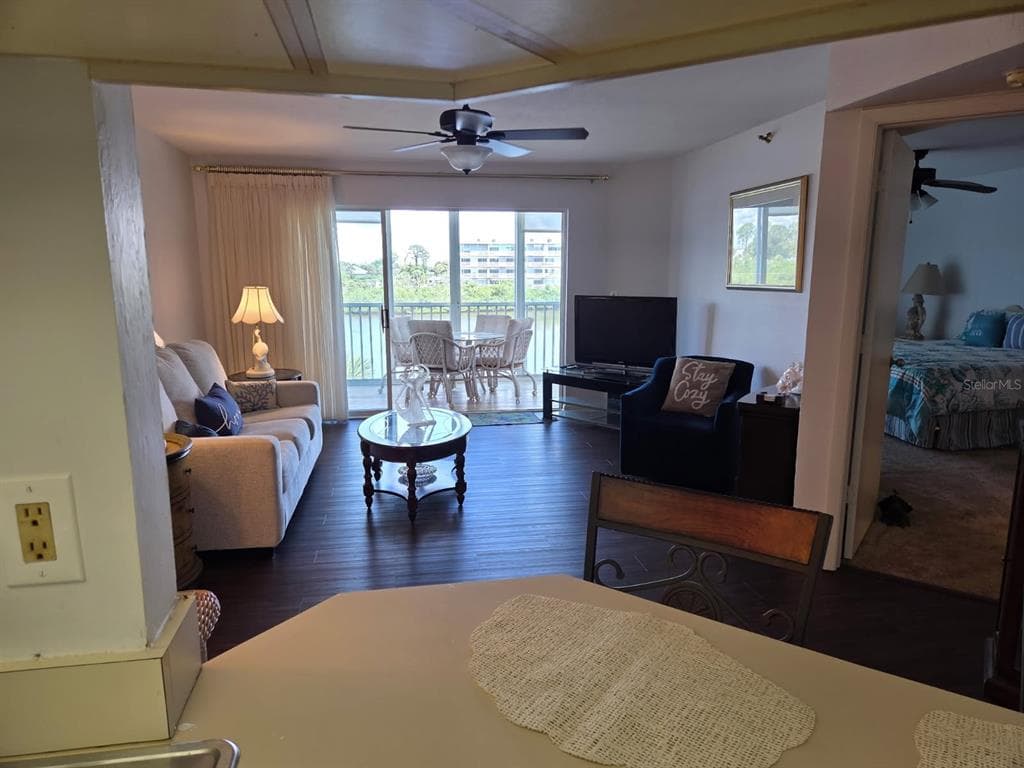 1401 S MCCALL ROAD 203 photo 14