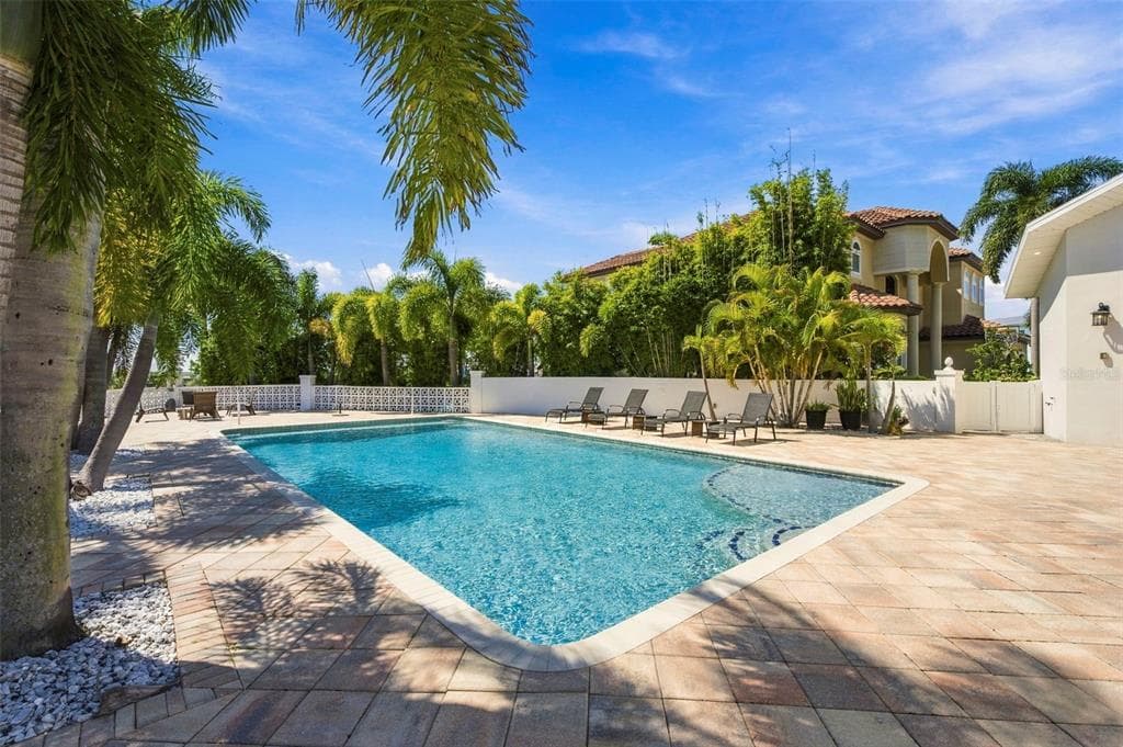 3905 FONTAINEBLEAU DRIVE photo 3