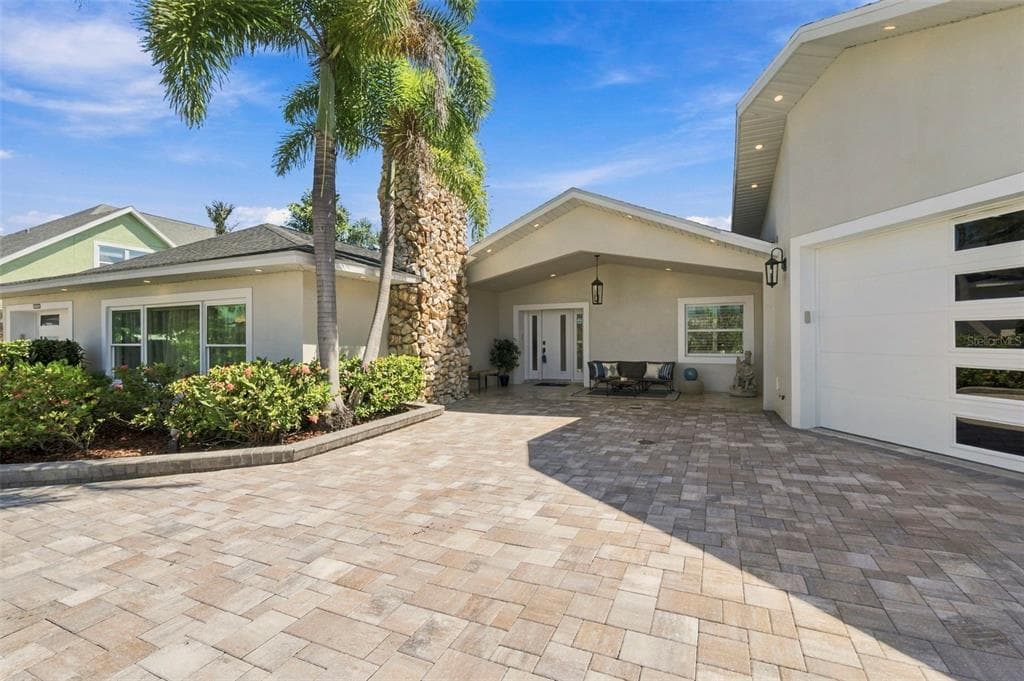 3905 FONTAINEBLEAU DRIVE photo 1