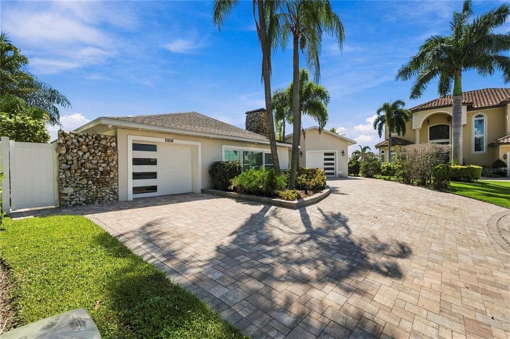 3905 FONTAINEBLEAU DRIVE photo 4