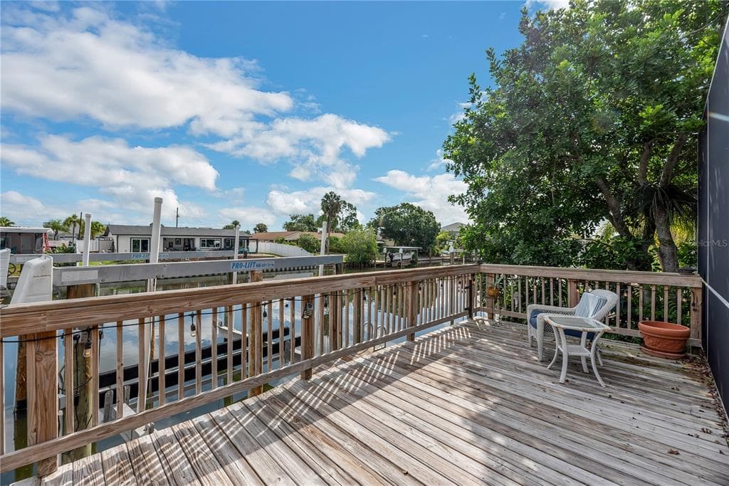 743 KINGSTON COURT photo 8