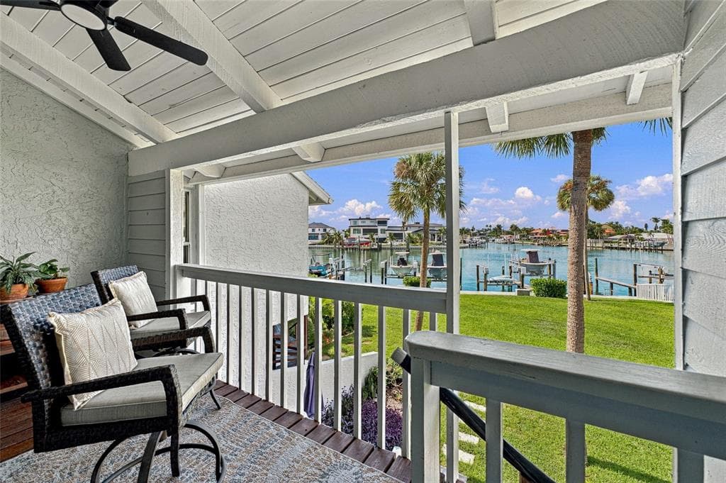 390 PINELLAS BAYWAY S F photo 12