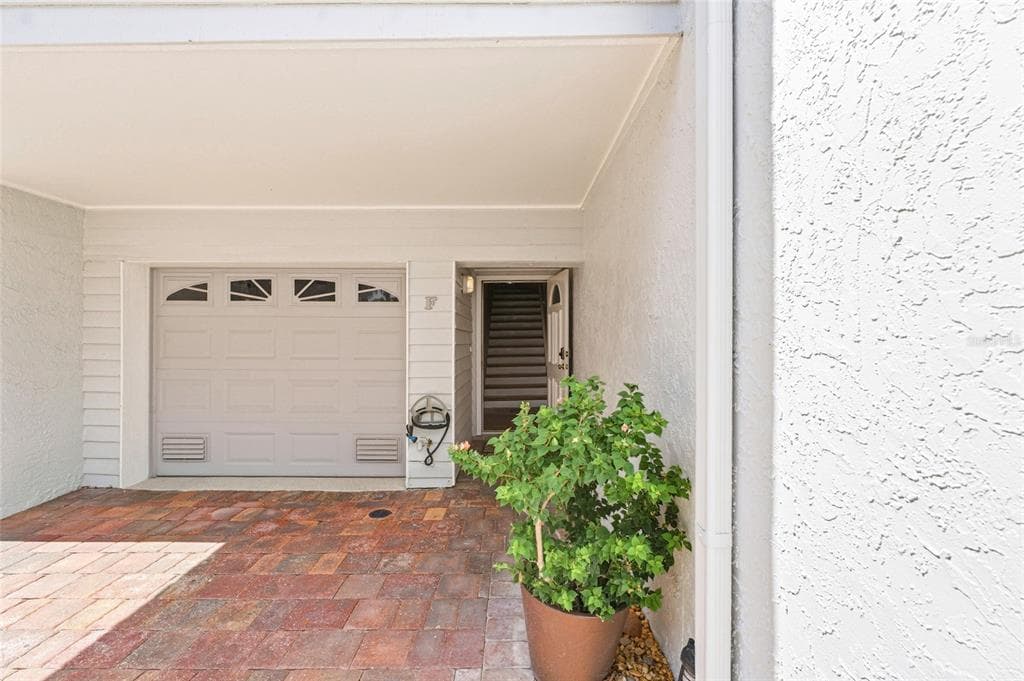390 PINELLAS BAYWAY S F photo 7