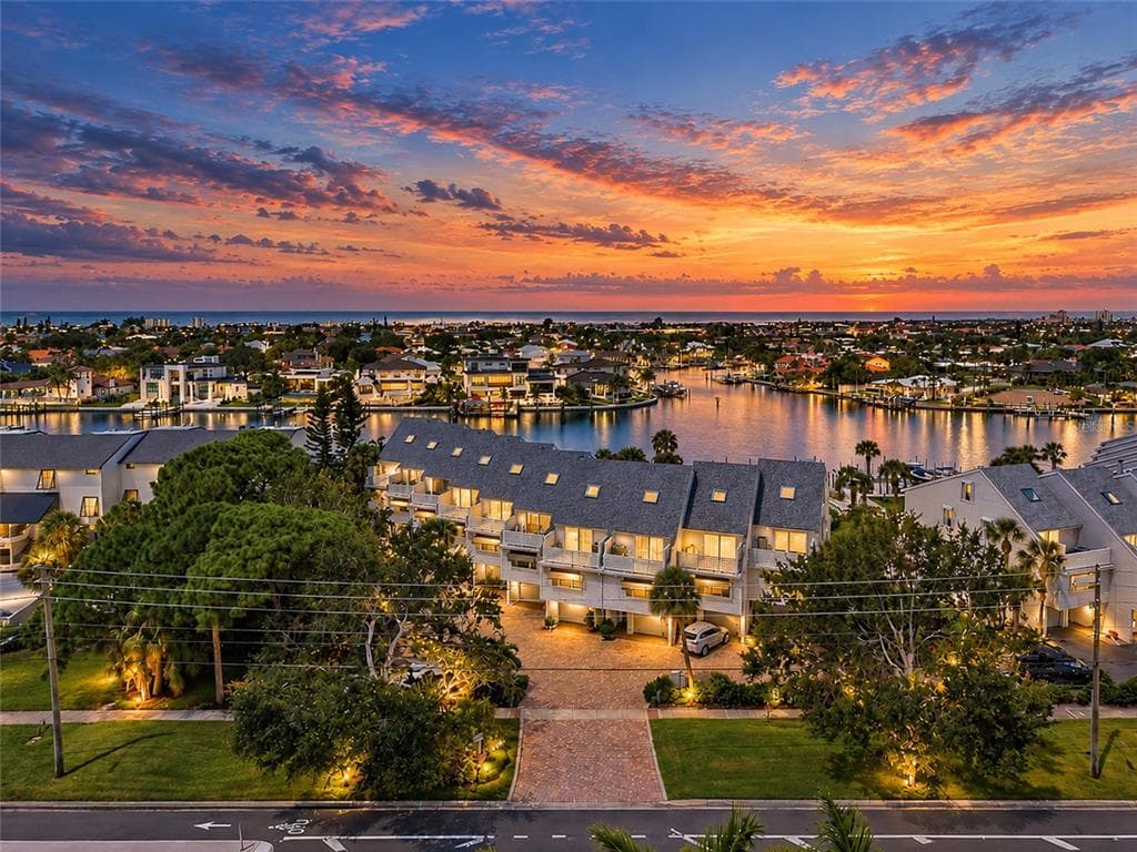 390 PINELLAS BAYWAY S F photo 1