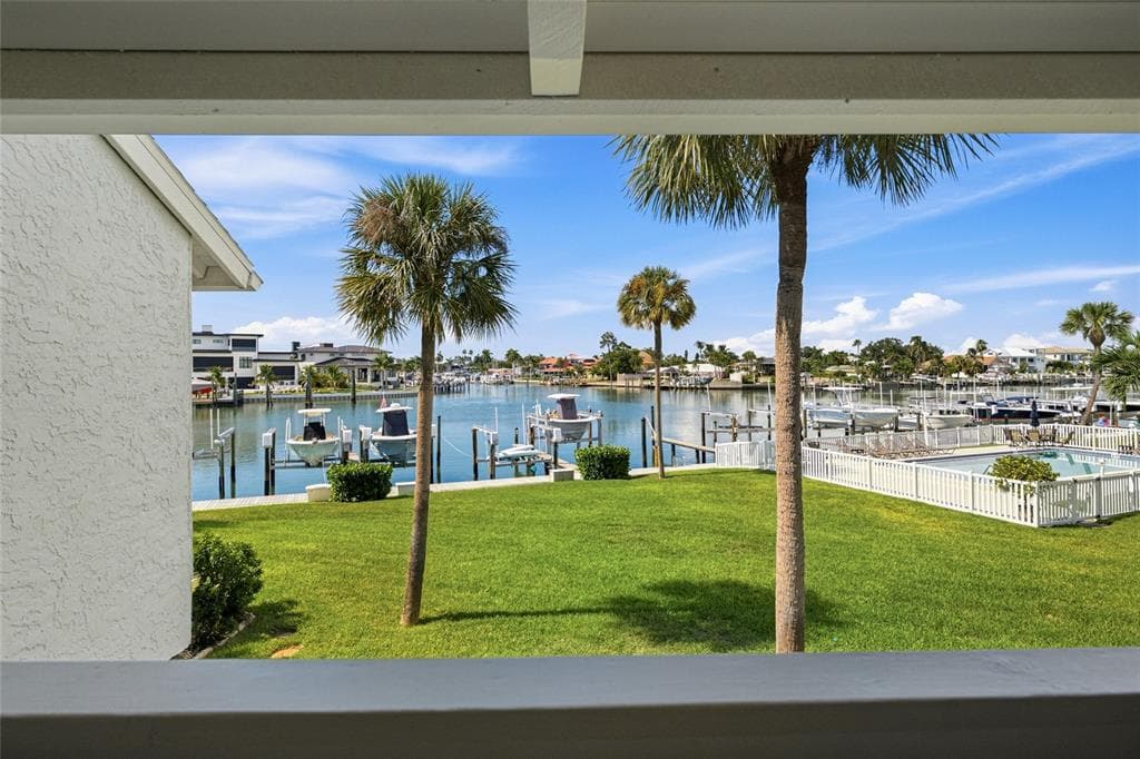 390 PINELLAS BAYWAY S F photo 14