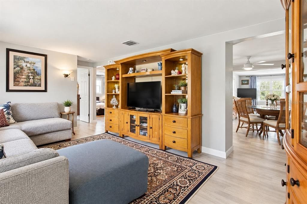 4711 PHOENIX AVENUE photo 4