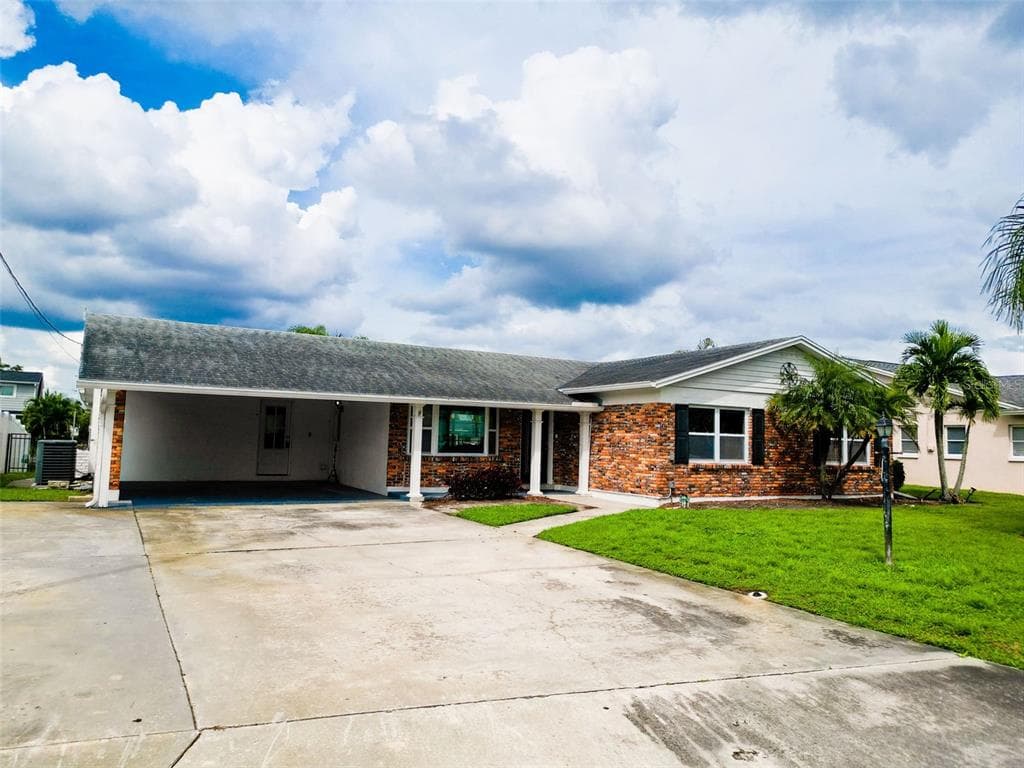 8723 HICKORYWOOD LANE photo 2