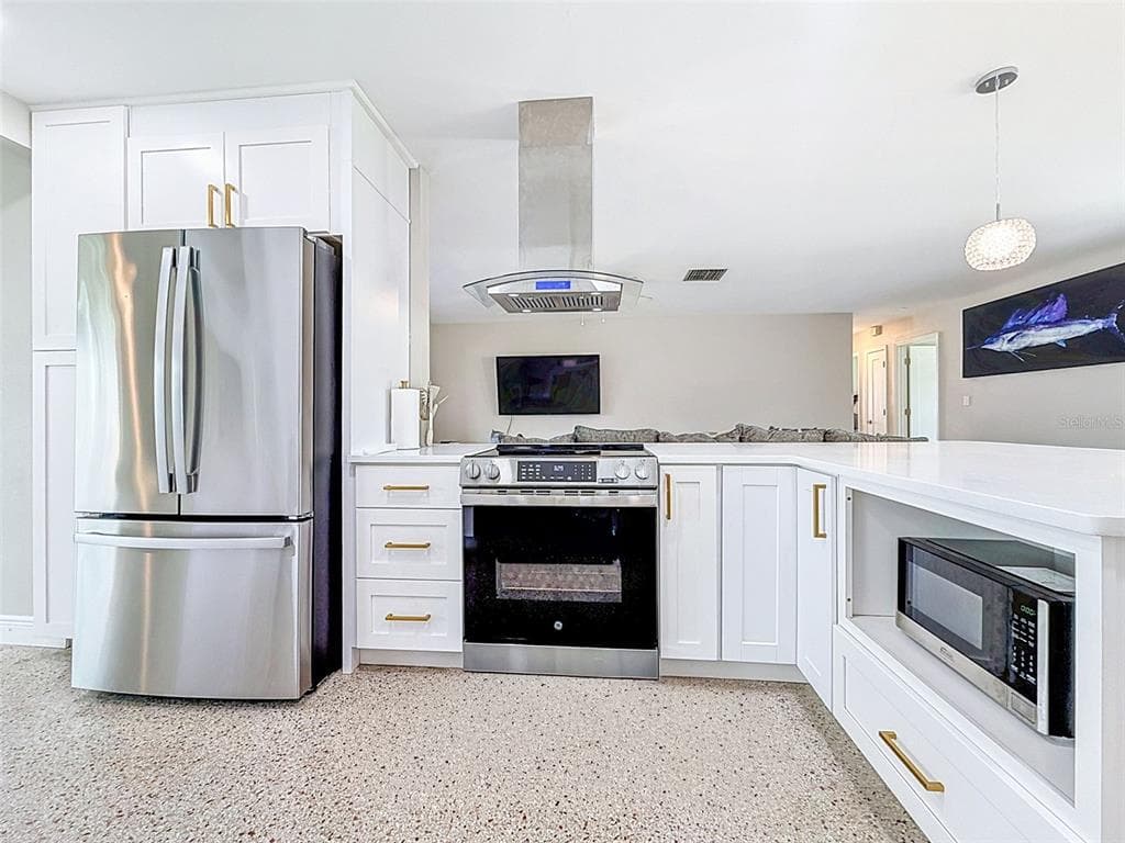 8723 HICKORYWOOD LANE photo 20