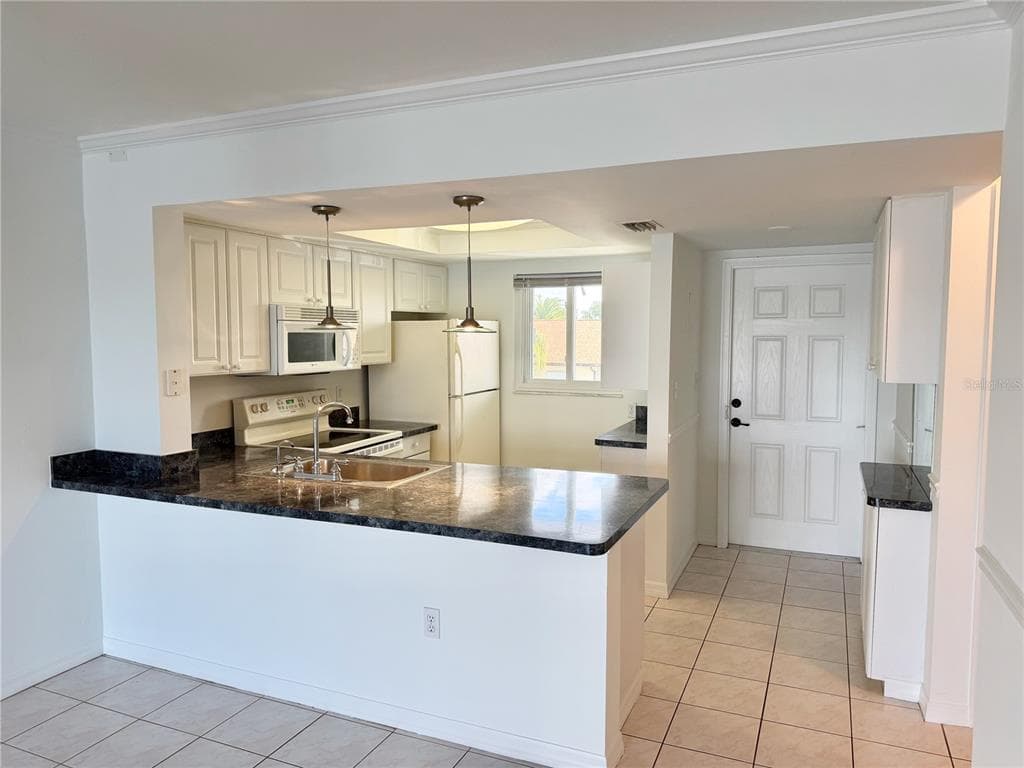 25275 RAMPART BOULEVARD 307 photo 4
