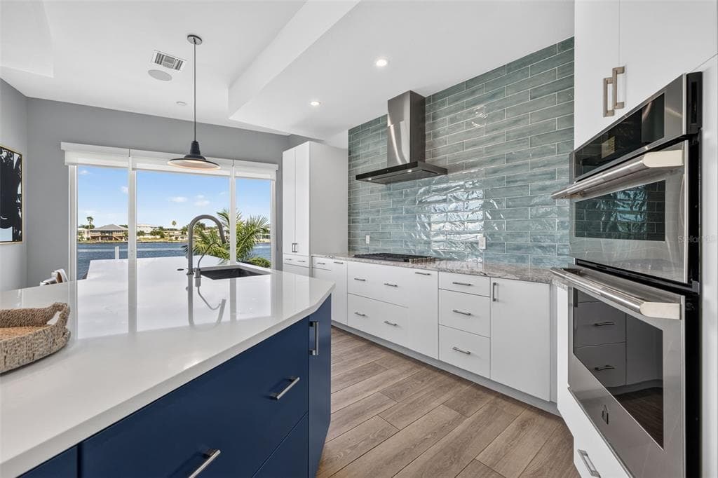 10209 GULF BOULEVARD photo 23