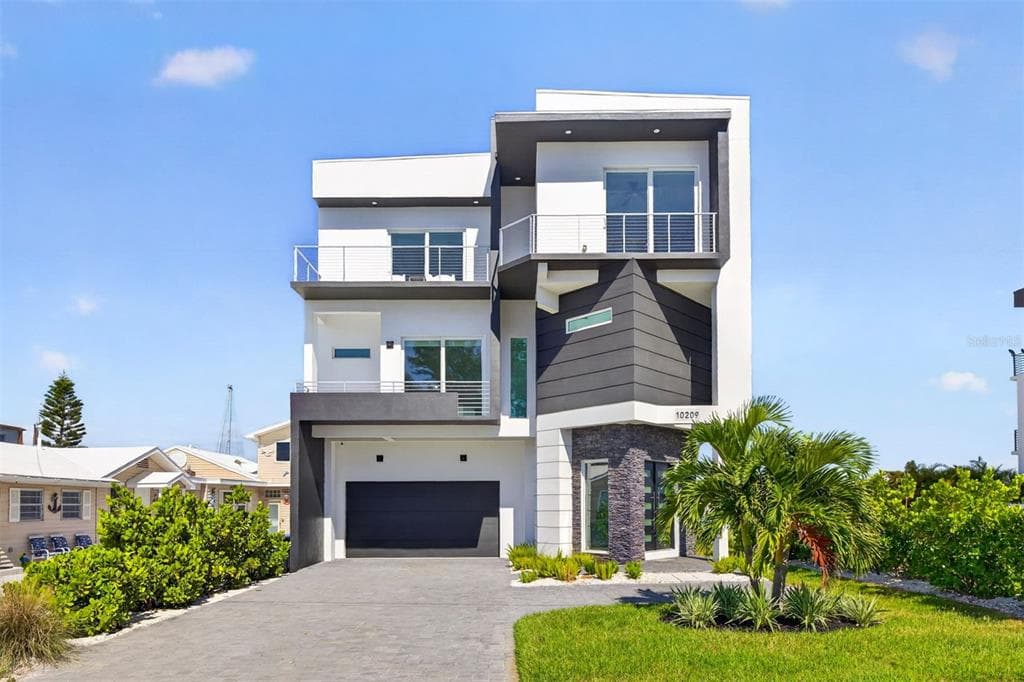 10209 GULF BOULEVARD photo 6