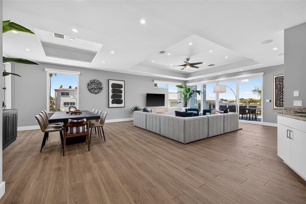 10209 GULF BOULEVARD photo 9