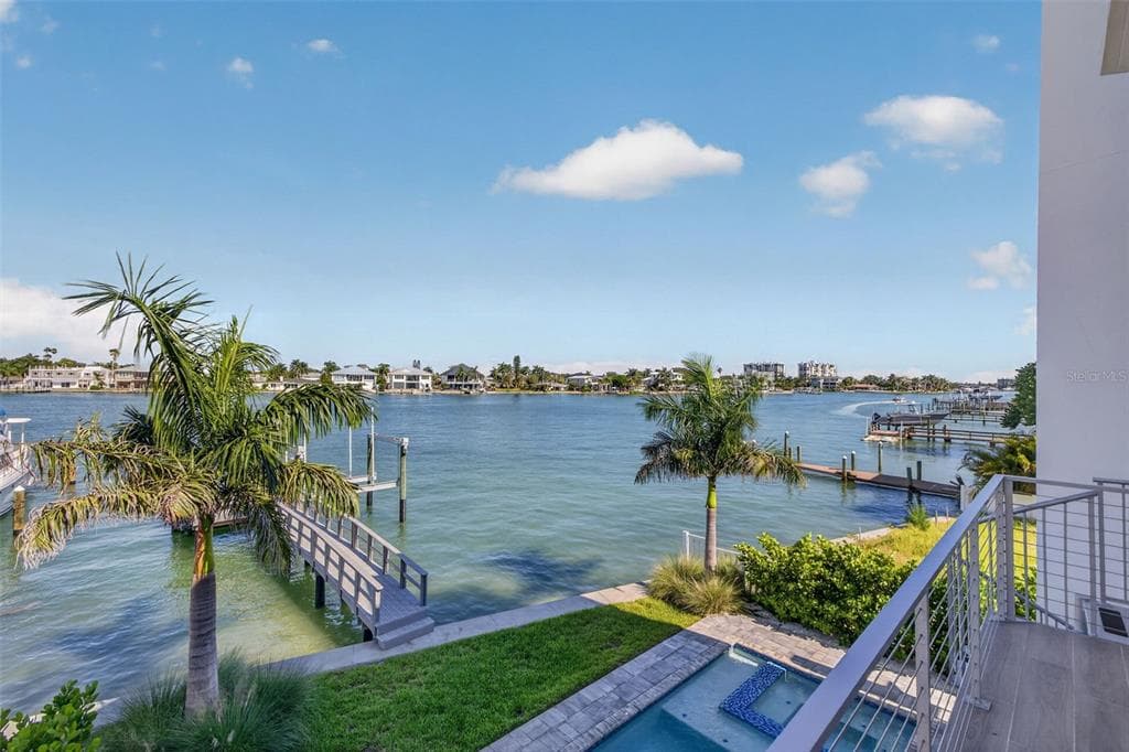 10209 GULF BOULEVARD photo 15