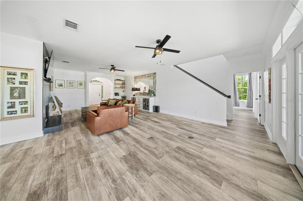 1456 N JASMINE AVENUE photo 6