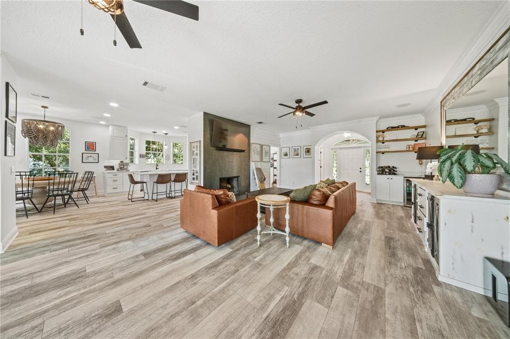 1456 N JASMINE AVENUE photo 8