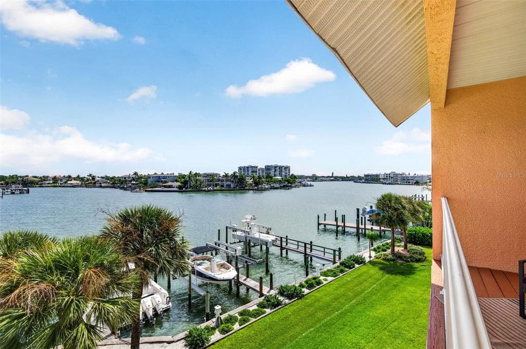10071 GULF BOULEVARD photo 24
