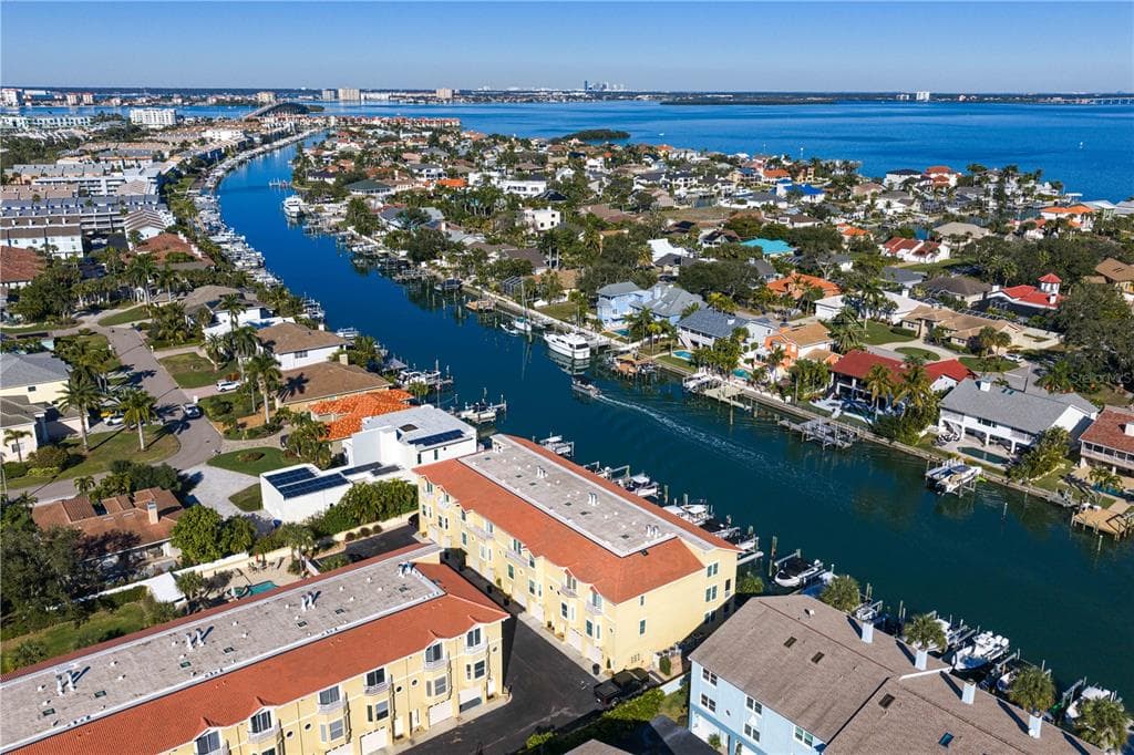 1067 PINELLAS BAYWAY S photo 1