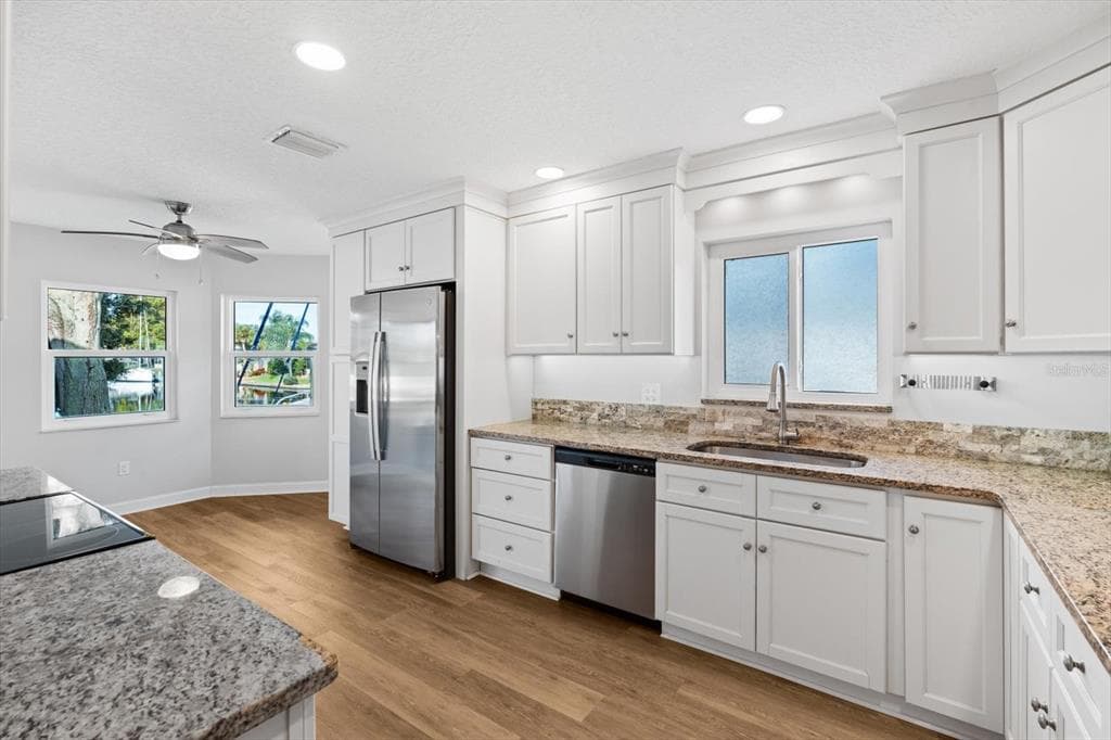 21 COLLINGTON COURT photo 14