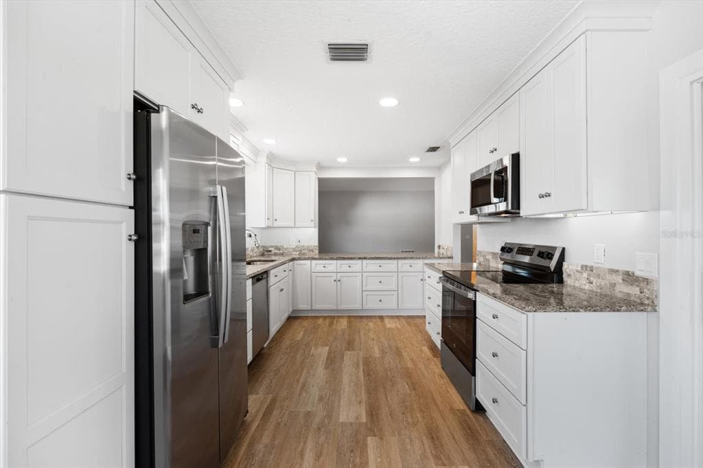 21 COLLINGTON COURT photo 15