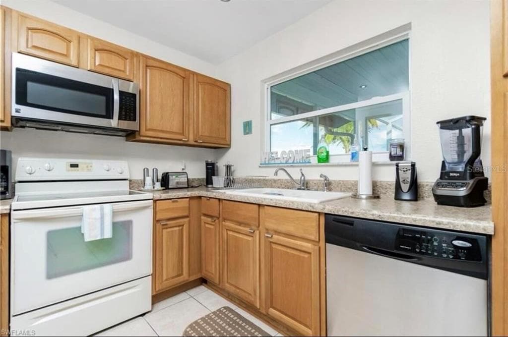 5208 CHAVES CIRCLE photo 3